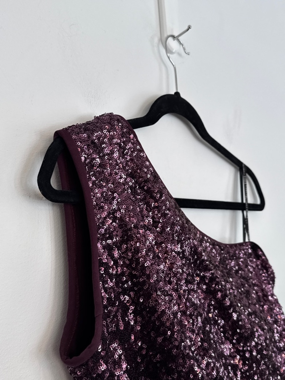 VINCE CAMUTO - one shoulder sequin gown. Size 14. Fits 12 & 14 - Picture 11 of 13